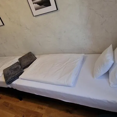 Rzucewska 87 *